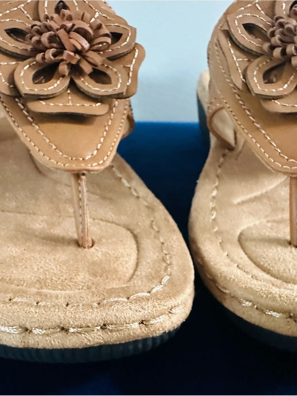 Cliffs by White Mountain Tan Floral Leather Thong Sandals, 9M, NWOT